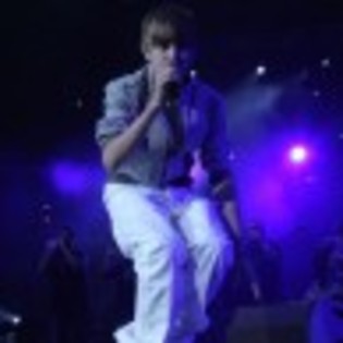 justin-bieber-wango-5_0-97x97 - Justin Bieber poze noi in concert