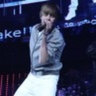 justin-bieber-wango-7_0-97x97 - Justin Bieber poze noi in concert