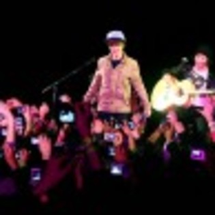 justin-bieber-con-cert-16-97x97 - Justin Bieber  concert la turnul Eiffel