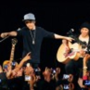 justin-bieber-con-cert-17-97x97 - Justin Bieber  concert la turnul Eiffel