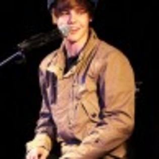 justin-bieber-con-cert-21-97x97 - Justin Bieber  concert la turnul Eiffel