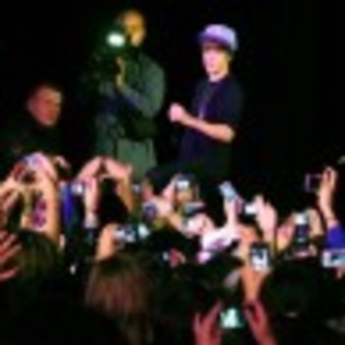 justin-bieber-con-cert-22-97x97 - Justin Bieber  concert la turnul Eiffel