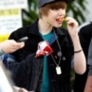 justin-bieber-poze-12-97x97 - Justin Bieberer-Album Foto