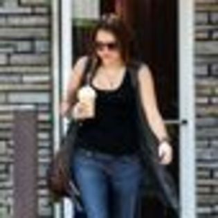 miley-cyrus-501078l-thumbnail_gallery