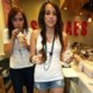miley-cyrus-529093l-thumbnail_gallery - poze miley cyrus