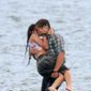 miley-cyrus-611559l-thumbnail_gallery