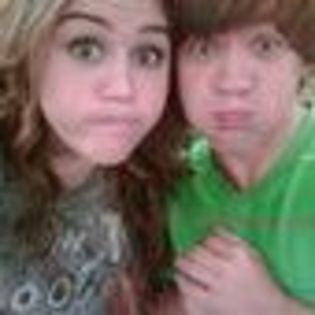 miley-cyrus-894094l-thumbnail_gallery