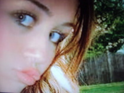 00 a milezz mega rar - Poze rare cu Miley Cyrus