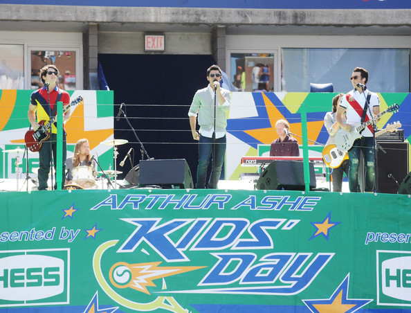 Joe+Jonas+2010+Arthur+Ashe+Kids+Day+FQ4CIIAMePsl - 2010 Arthur Ashe Kids Day