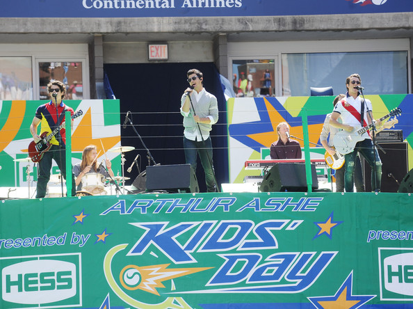 Joe+Jonas+2010+Arthur+Ashe+Kids+Day+pX_k4XsWiiPl - 2010 Arthur Ashe Kids Day