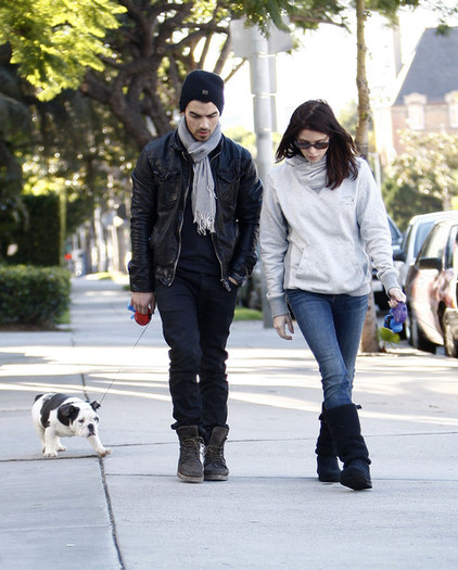 Joe+Jonas+Ashley+Greene+Joe+Jonas+Walking+DUqAUFe9nxhl - Ashley Greene and Joe Jonas Walking Their Dogs In Hollywood