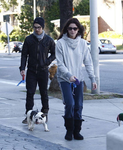 Joe+Jonas+Ashley+Greene+Joe+Jonas+Walking+qAAi4iZPfDal - Ashley Greene and Joe Jonas Walking Their Dogs In Hollywood