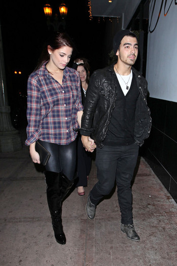 Ashley+Greene+boyfriend+Joe+Jonas+venture+WiDtQR2d9G7l