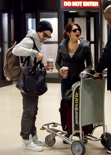 Joe+Jonas+Ashley+Greene+Joe+Jonas+LAX+6c_zukmPHZFl - Ashley Greene and Joe Jonas at LAX