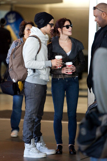 Joe+Jonas+Ashley+Greene+Joe+Jonas+LAX+B3kdgM24hpNl