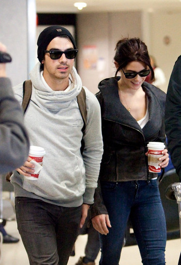 Joe+Jonas+Ashley+Greene+Joe+Jonas+LAX+s5-3ldydq-gl - Ashley Greene and Joe Jonas at LAX