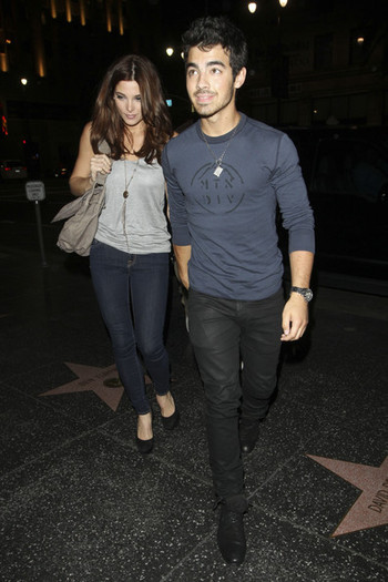 Joe+Jonas+Ashley+Greene+Joe+Jonas+Hollywood+1N5p3Duhj7-l - Ashley Greene and Joe Jonas in Hollywood