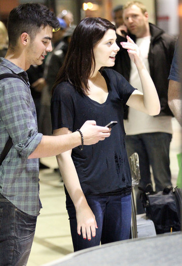 Joe+Jonas+Joe+Jonas+Ashley+Greene+Arriving+5-eXPxjM1wvl - Joe Jonas And Ashley Greene Arriving On A Flight At LAX