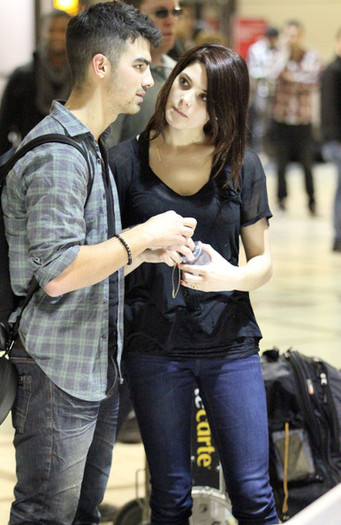 Joe+Jonas+Joe+Jonas+Ashley+Greene+Arriving+xo-v4kaRJUNl - Joe Jonas And Ashley Greene Arriving On A Flight At LAX