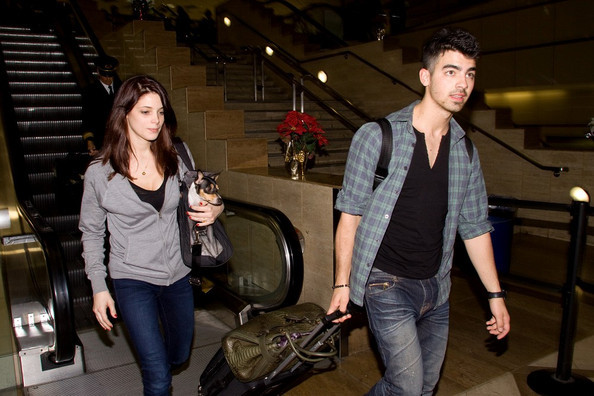 Greene+and+Jonas+cute+arrival+5j3ilbHlsmol - Joe Jonas and Ashley Greene at LAX