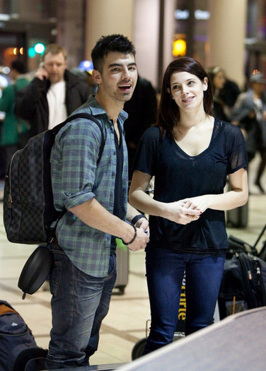 Joe+Jonas+Joe+Jonas+Ashley+Greene+LAX+_UH4hh9IM4Hl - Joe Jonas and Ashley Greene at LAX