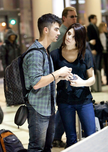 Joe+Jonas+Joe+Jonas+Ashley+Greene+LAX+J7Fi1fcNdjkl - Joe Jonas and Ashley Greene at LAX