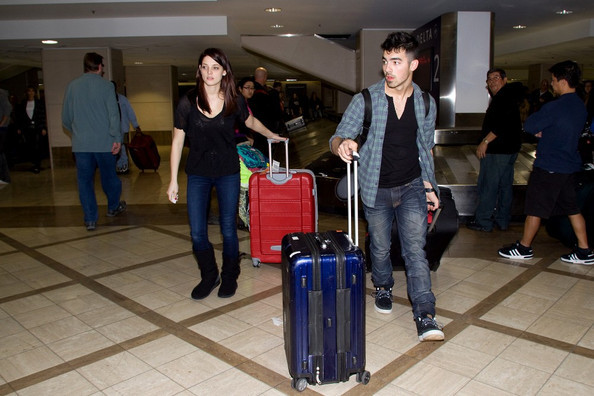 Joe+Jonas+Joe+Jonas+Ashley+Greene+LAX+YfA95euytRnl - Joe Jonas and Ashley Greene at LAX