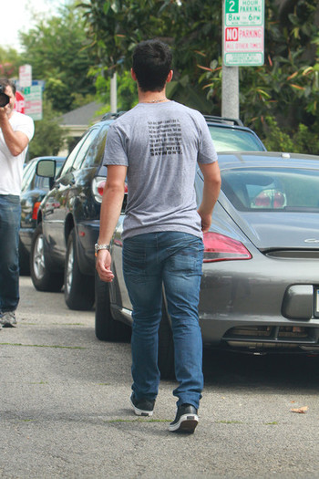 Joe+Jonas+Joe+Jonas+Ashley+Greene+Walgreens+Q-5s_-vLMryl - Joe Jonas and Ashley Greene at Walgreens in LA