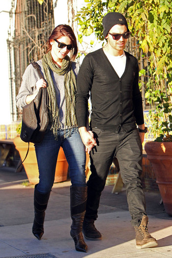 Ashley+Greene+Joe+Jonas+Ashley+Greene+Lunch+dL5ePaIJyNQl - Joe Jonas and Ashley Greene Have Lunch at Cheebo