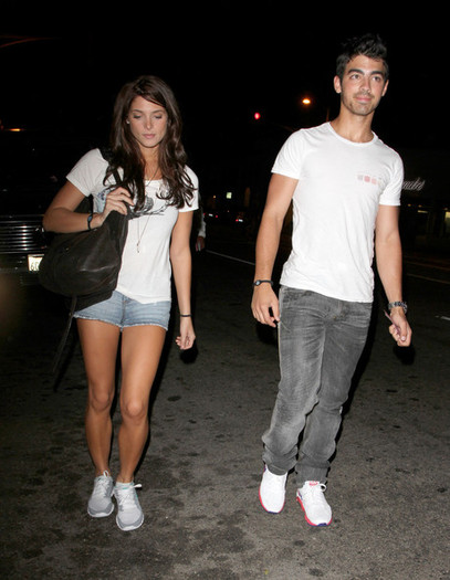 Joe+Jonas+Joe+Jonas+Ashley+Greene+LA+kInC6jfS0H9l