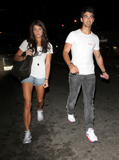 Joe+Jonas+Joe+Jonas+Ashley+Greene+LA+U9X1N3pWDpCl - Joe Jonas and Ashley Greene in LA