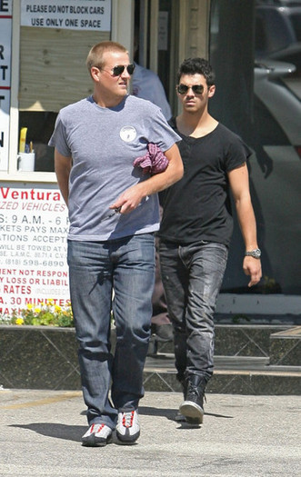 Joe+Jonas+Joe+Jonas+Leaves+Encino+Surgical+4IpAR8_w2dKl