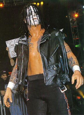 7 Vampiro - Top 10 Wrestleri Care Se Vopsesc Pe Fata