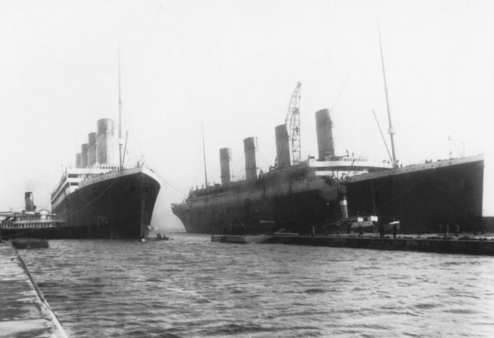 march-6-1912titanic-right-had-to-be-moved-out-of-the-drydock-so-her-sister-olympic-which-had-lost-a - date si poze despre TITANIC