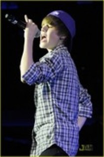 11815875_WCCRCUYJW - poze noi cu justin BIEBER