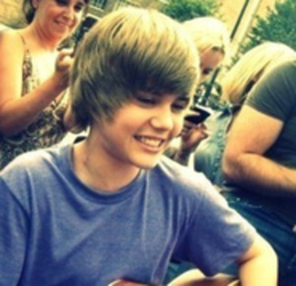 11812996_HNEUKNSUI - poze noi cu justin BIEBER