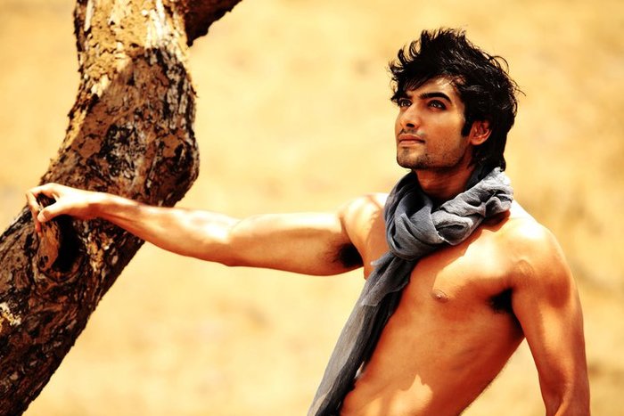 165565_10150151069727942_589357941_8296466_4661218_n - sharad malhotra