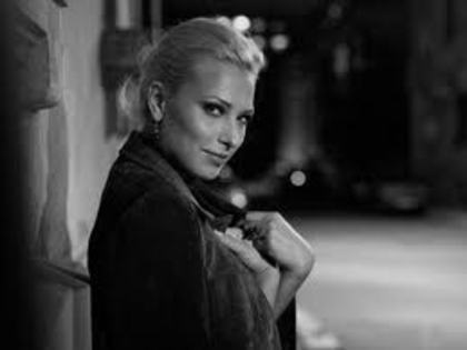 40 - IULIA VANTUR