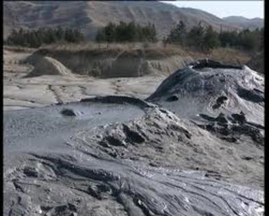 crater vulcanii noroiosi buzau - Mud volcanoes