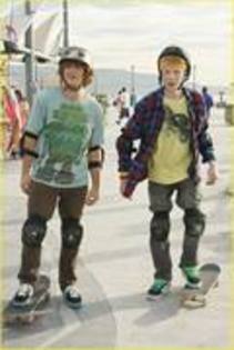 CUKNBJGAEDERZZZDYGD - zeke and luther