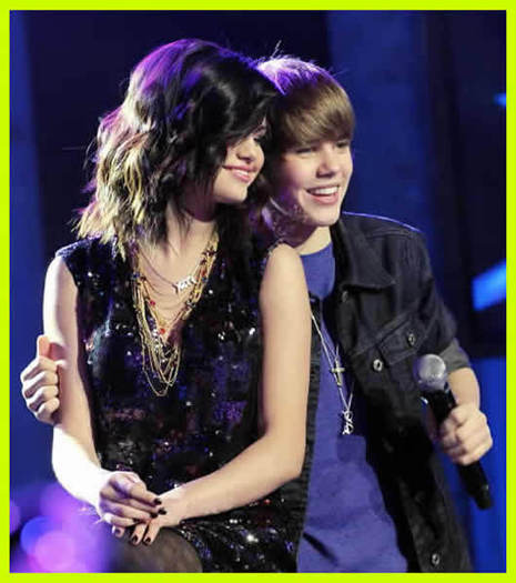 desc?rcare - Justin Bieber si Selena Gomez