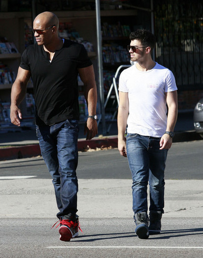 Joe+Jonas+Joe+Jonas+Out+Breakfast+Studio+City+FKXmxHy1S0Tl - Joe Jonas Out For Breakfast In Studio City