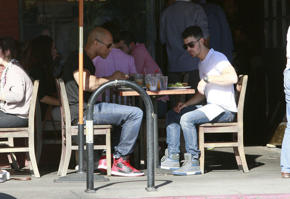 Joe+Jonas+Joe+Jonas+Out+Breakfast+Studio+City+pxGb6juvTjal