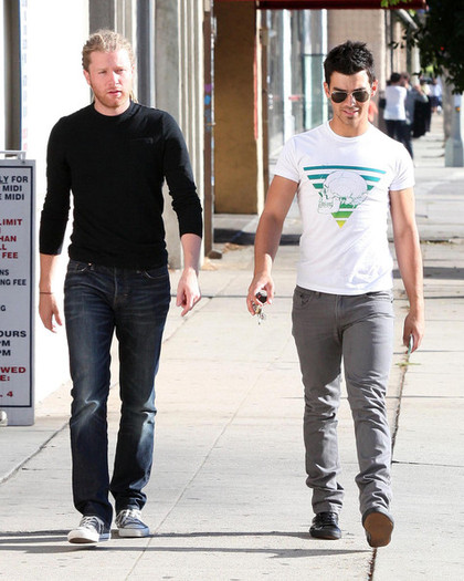 Joe+Jonas+Joe+Jonas+Out+Shopping+Hollywood+6aZVrohiUtrl - Joe Jonas Out Shopping In Hollywood  2