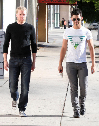 Joe+Jonas+Joe+Jonas+Out+Shopping+Hollywood+IAHQ51SpA6Fl - Joe Jonas Out Shopping In Hollywood  2