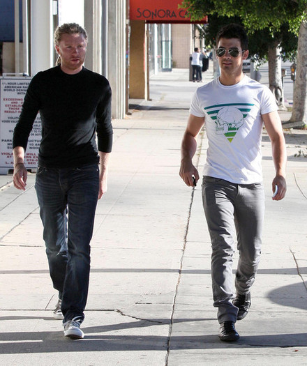 Joe+Jonas+Joe+Jonas+Out+Shopping+Hollywood+NlvoFv7Iahel - Joe Jonas Out Shopping In Hollywood  2