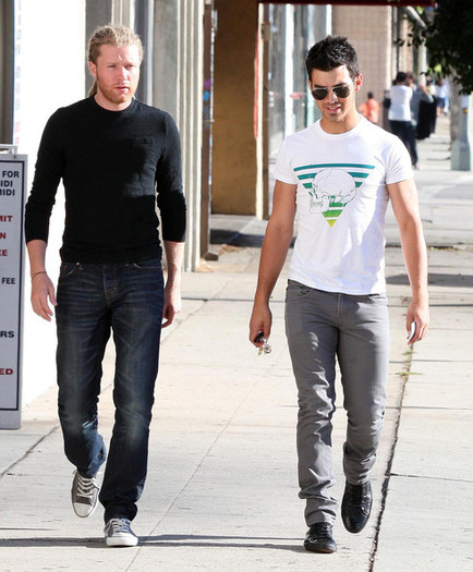 Joe+Jonas+Joe+Jonas+Out+Shopping+Hollywood+UlDaqxuiQwvl - Joe Jonas Out Shopping In Hollywood  2