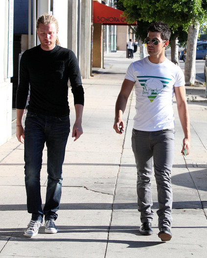 Joe+Jonas+Joe+Jonas+Out+Shopping+Hollywood+xG4skdD6SHql - Joe Jonas Out Shopping In Hollywood  2