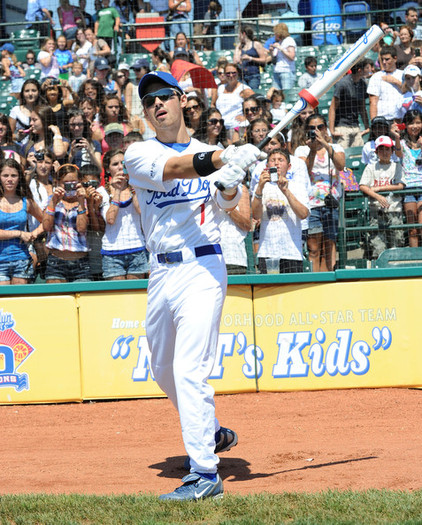 Joe+Jonas+Jonas+Brothers+Encourage+Fans+X+2-eiAoTgStUl - Jonas Brothers Encourage Fans to X the TXT on Road Dogs Softball Tour