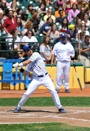 Joe+Jonas+Jonas+Brothers+play+ball+G2PZtNHvezDl - The Jonas Brothers play ball